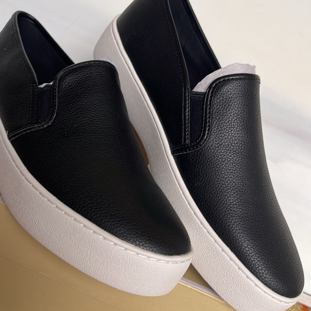 Michael Kors TEDDI SLIP ON
TUMBLED FAUX LTHR
49T2TEFP1L
Black 
Platform Sneakers - Picture 7 of 16